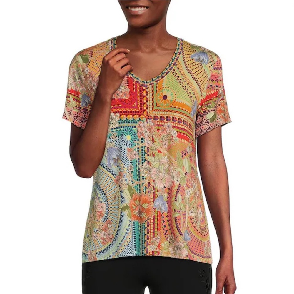 JOHNNY WAS Janie Favorite Mosaic Tile Patchwork Print V-Neck Tee Exc. Cond.